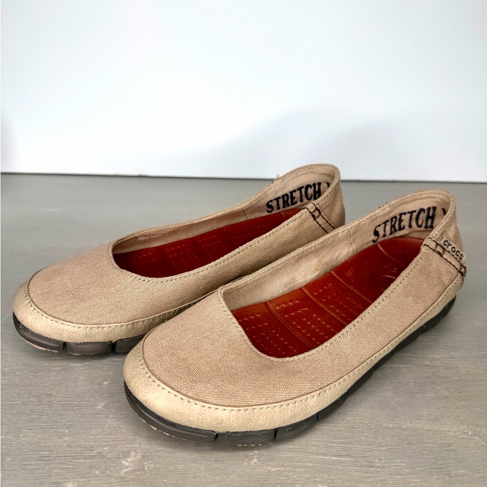 Crocs Stretch Your Sole Slip-On Loafers Skimmer Womens Size 6 Tan Canvas